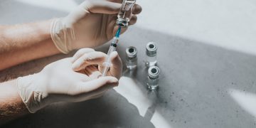 Saúde decide não incluir vacina contra meningite B no SUS para bebês