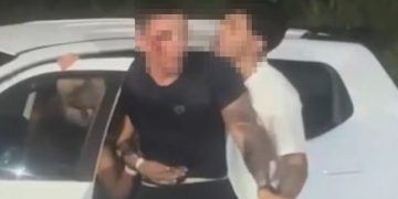 Barraco, tiros e confusão: homem é atingido após briga em boate. Veja vídeo