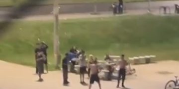 Gritos de “vai morrer” ecoam em ringue de rua improvisado em praça do DF. Vídeo