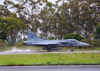 Caça da defesa aérea de Brasília fará 1° treino com as Forças Armadas. Vídeo