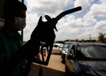 Cade investiga suspeita de alta combinada no preço dos combustíveis