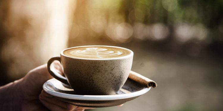 Estudo indica que quantidade ideal de café pode ajudar na saúde mental