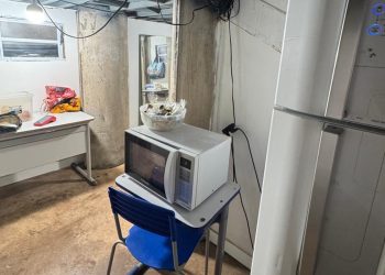 Cantina clandestina funcionava ao lado de banheiro em escola militarizada do DF. Veja vídeo