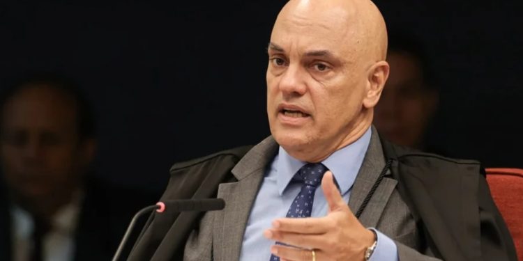 Associação critica Moraes pela expulsão de PMs condenados pelo 8/1: “Injustiça”
