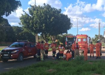 Mulher fica em estado grave após carro capotar no Entorno