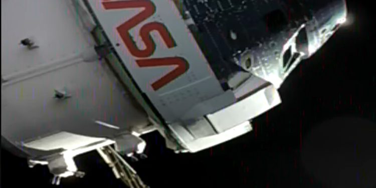 Artemis II: “Homem voa ao espaço e não consegue acabar com a guerra”, diz Damares. Vídeo