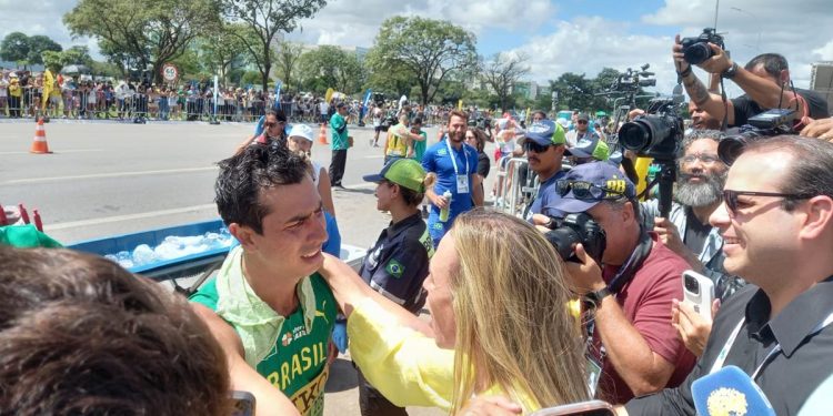 Celina sobre Caio Bonfim no Mundial de Marcha Atlética: “Ele é ouro”. Veja vídeo