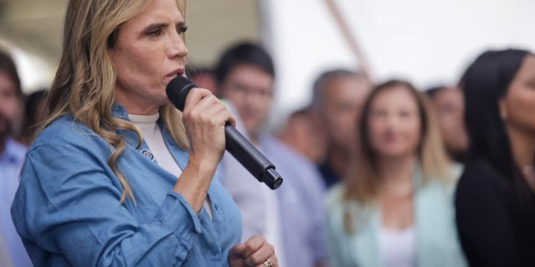 Celina diz que DF vai aderir plano nacional para conter alta do diesel