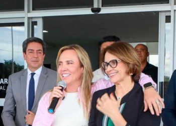 Ao lado de Damares, Celina evita falar número do PT: “São 12 + 1”. Veja vídeo