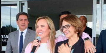 Ao lado de Damares, Celina evita falar número do PT: “São 12 + 1”. Veja vídeo