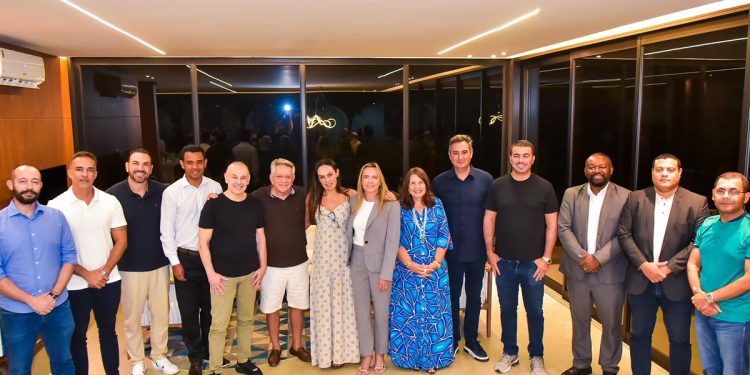 Celina reúne lideranças e consolida apoio de 12 partidos