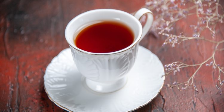 Anvisa proíbe chá feito em galpão clandestino em MG. Saiba qual é