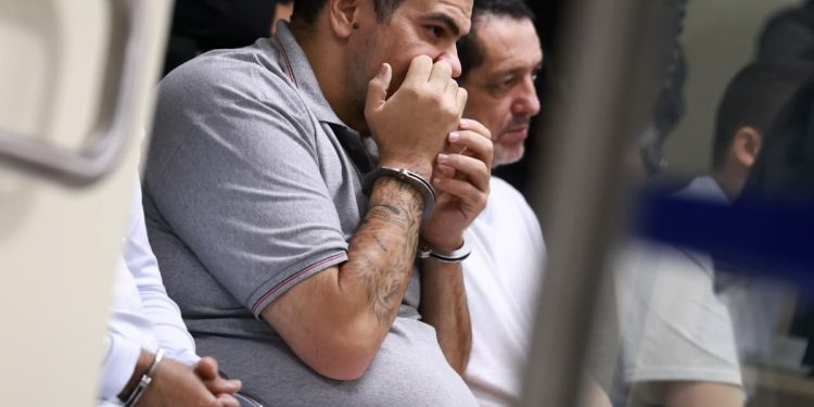 Delegado diz que criança de 7 anos tentou defender a mãe de chacina