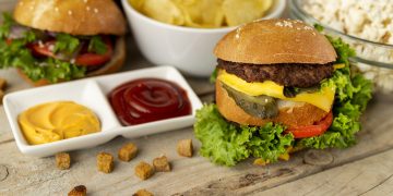 Alimentos industrializados veganos exigem atenção redobrada. Entenda