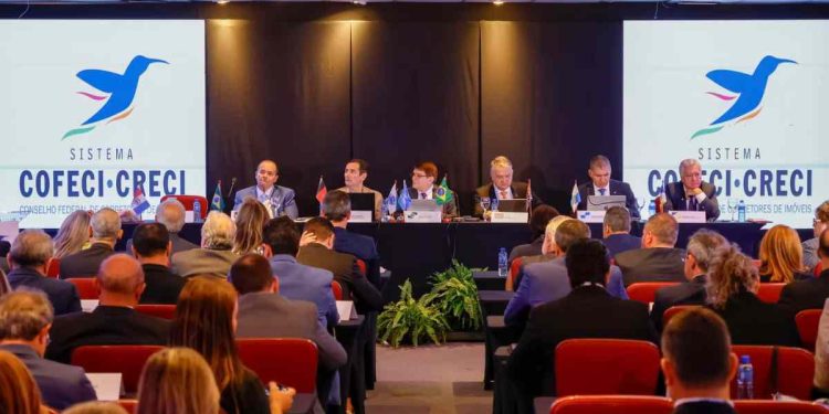 TRF-1 anula norma que impede registro de corretores com certificação