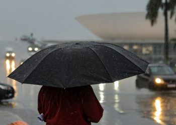 DF começa a semana com alerta para tempestade e ventos intensos