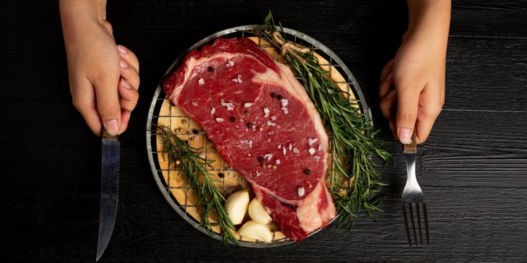 Tipo sanguíneo influencia preferência alimentar? Nutricionista explica