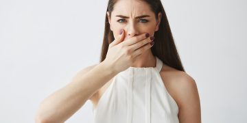 Dentistas revelam quais são os alimentos que mais causam bafo