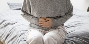 Gastroenterologista explica como se recuperar de intoxicação alimentar