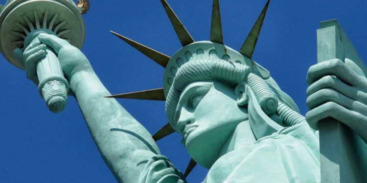 Estátua da Havan: MP pede R$ 500 mil em indenização por danos morais