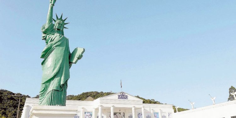 MP aciona a Justiça contra estátua da Havan: “Poluição visual”