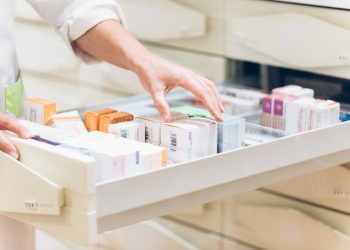 IgesDF abre vagas para farmacêuticos com salários acima de R$ 6 mil