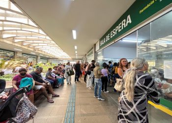 Último dia para retirar remédios na Farmácia de Alto Custo tem filas