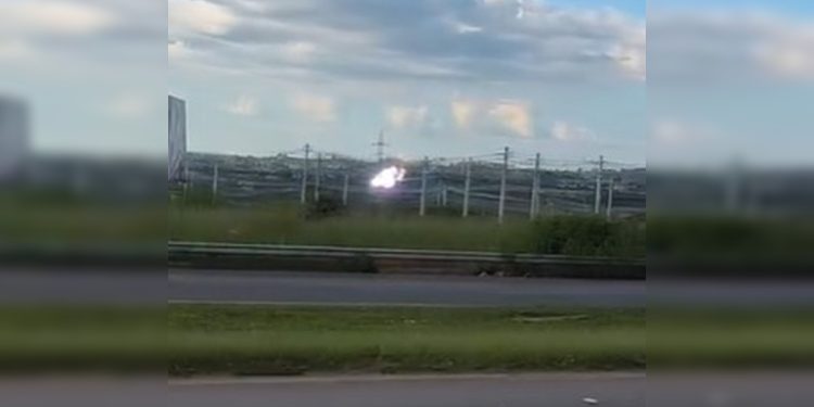 Subestação pega fogo após curto-circuito e deixa moradores sem luz. Veja vídeo
