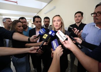 Após falha no pagamento de servidores, Celina promete folha digital