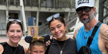 Adolescente norte-americana de 13 anos descobre câncer de mama raro