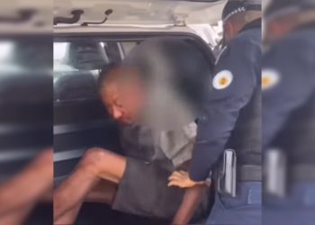 Homem com faca é agredido após agarrar e alisar o corpo de adolescente no DF. Veja vídeo