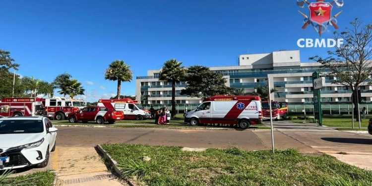 Incêndio em centro clínico na Asa Sul mobiliza bombeiros