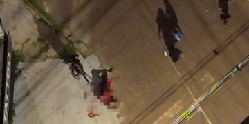 Homem é linchado por moradores após mostrar o pênis para crianças. Veja vídeo