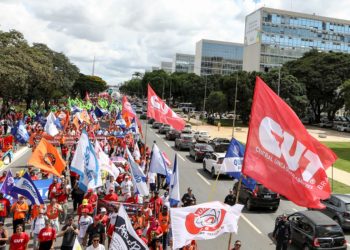 Professores do DF são convocados para paralisação nesta quarta