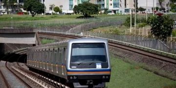 Falha em trem do Metrô-DF deixa estação de Ceilândia centro lotada