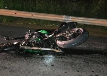 Ocupantes de carro fugiram após acidente que matou advogado e namorada. Veja vídeo