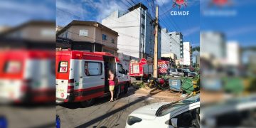 Homem é hospitalizado com traumatismo após bater moto em contêiner