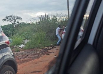 “Devoradora de machos” ganha concorrência, com sexo frenético entre homens