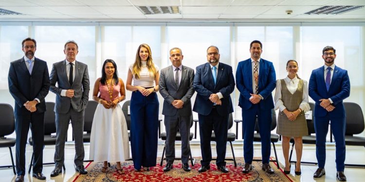 Novo defensor público-geral do DF toma posse em cerimônia com servidores