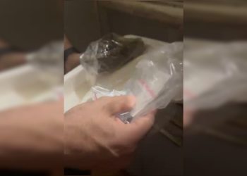 Traficante quebra a clavícula ao cair do telhado para fugir da polícia. Veja vídeo