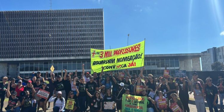 Professores fazem paralisação e GDF abre negociação com categoria