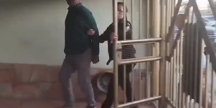 Pastor que usava óleo ungido para aliciar fiéis na igreja é condenado