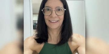 Mulher descobre doença neurológica após coceira persistente nas costas