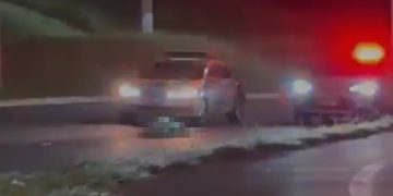 Homem morre após ser atropelado por carro em via do DF. Veja vídeo