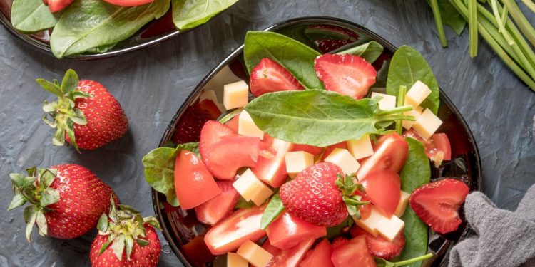 Guia lista frutas e verduras mais contaminadas por pesticidas. Confira