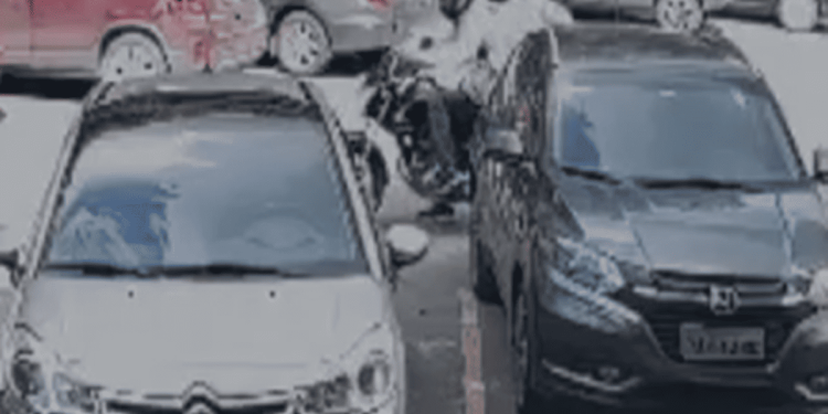 Parabéns pra quem? Homem tem moto levada no DF dia do aniversário. Veja vídeo