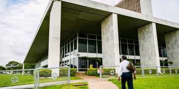 Oito integrantes do alto escalão do GDF são exonerados a pedido. Veja