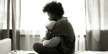 Solidão pode elevar risco de doenças cardíacas, aponta estudo