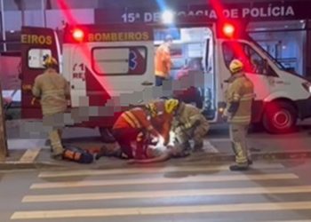 Travesti é atacada e esfaqueada na barriga em frente a delegacia no DF