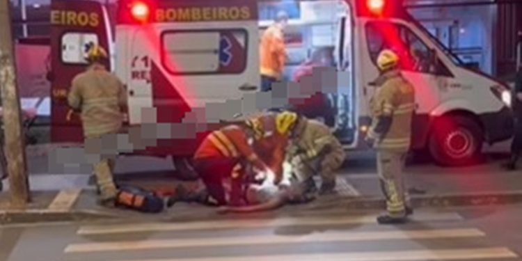 Travesti é atacada e esfaqueada na barriga em frente a delegacia no DF